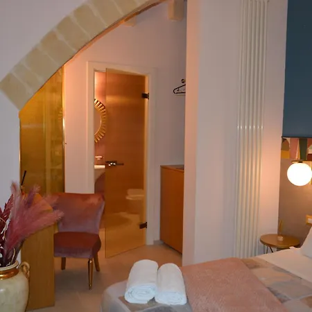 Lovely & Chic Nei Sassi בית הארחה